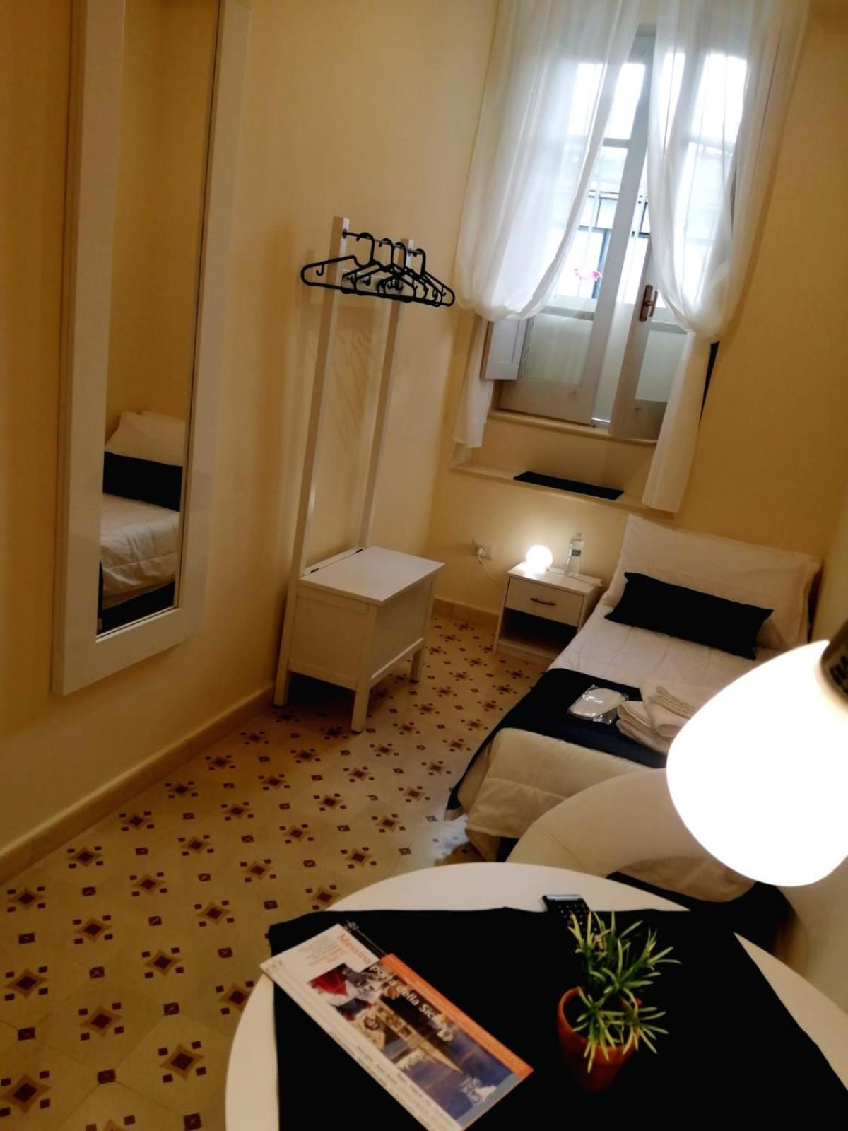 Suleima B&B Messina Centro חדר תמונה